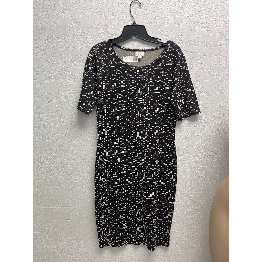 #1100 LuLaRoe Black & White Chevron Knit Scoop Neck Knee-Length Dress Size S