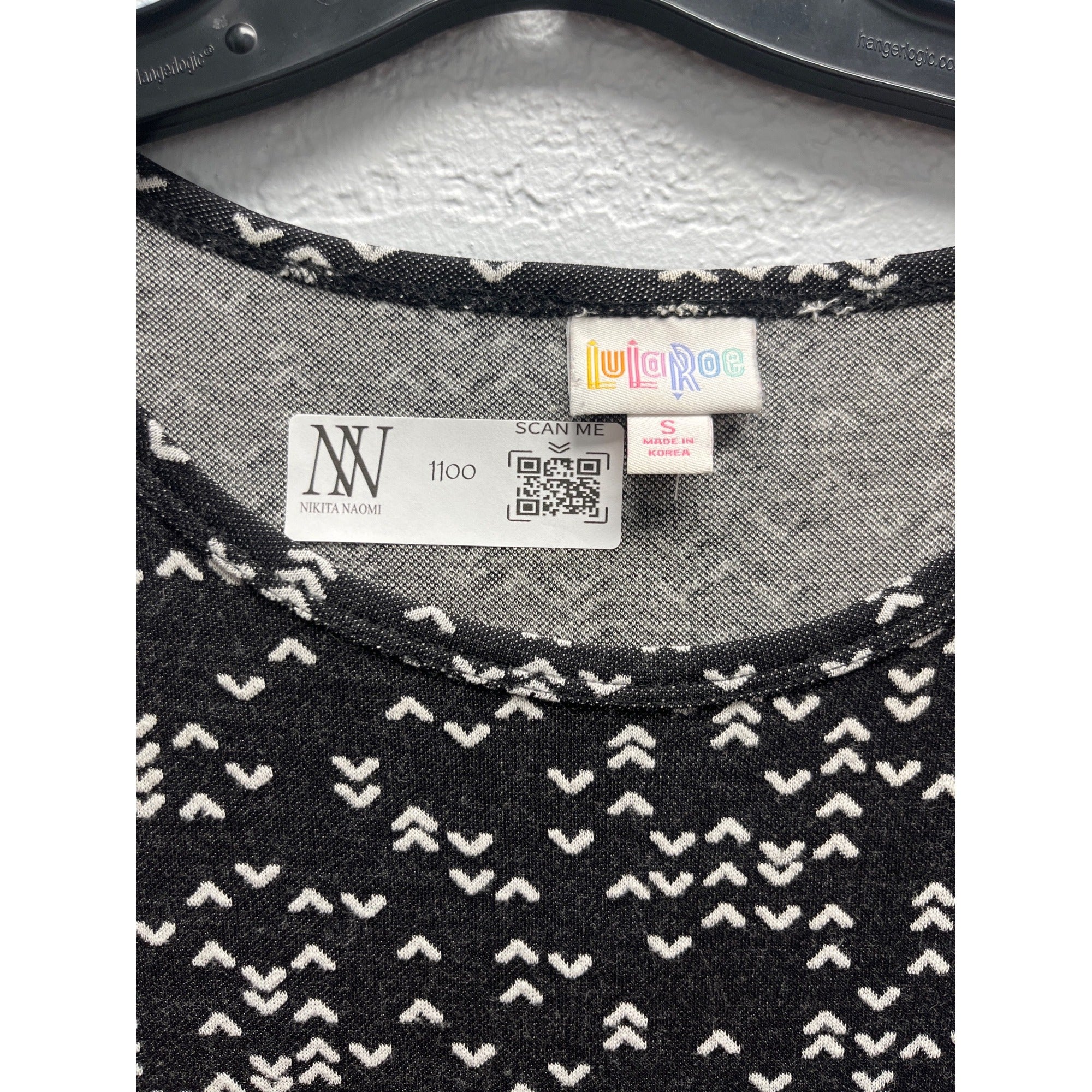#1100 LuLaRoe Black & White Chevron Knit Scoop Neck Knee-Length Dress Size S