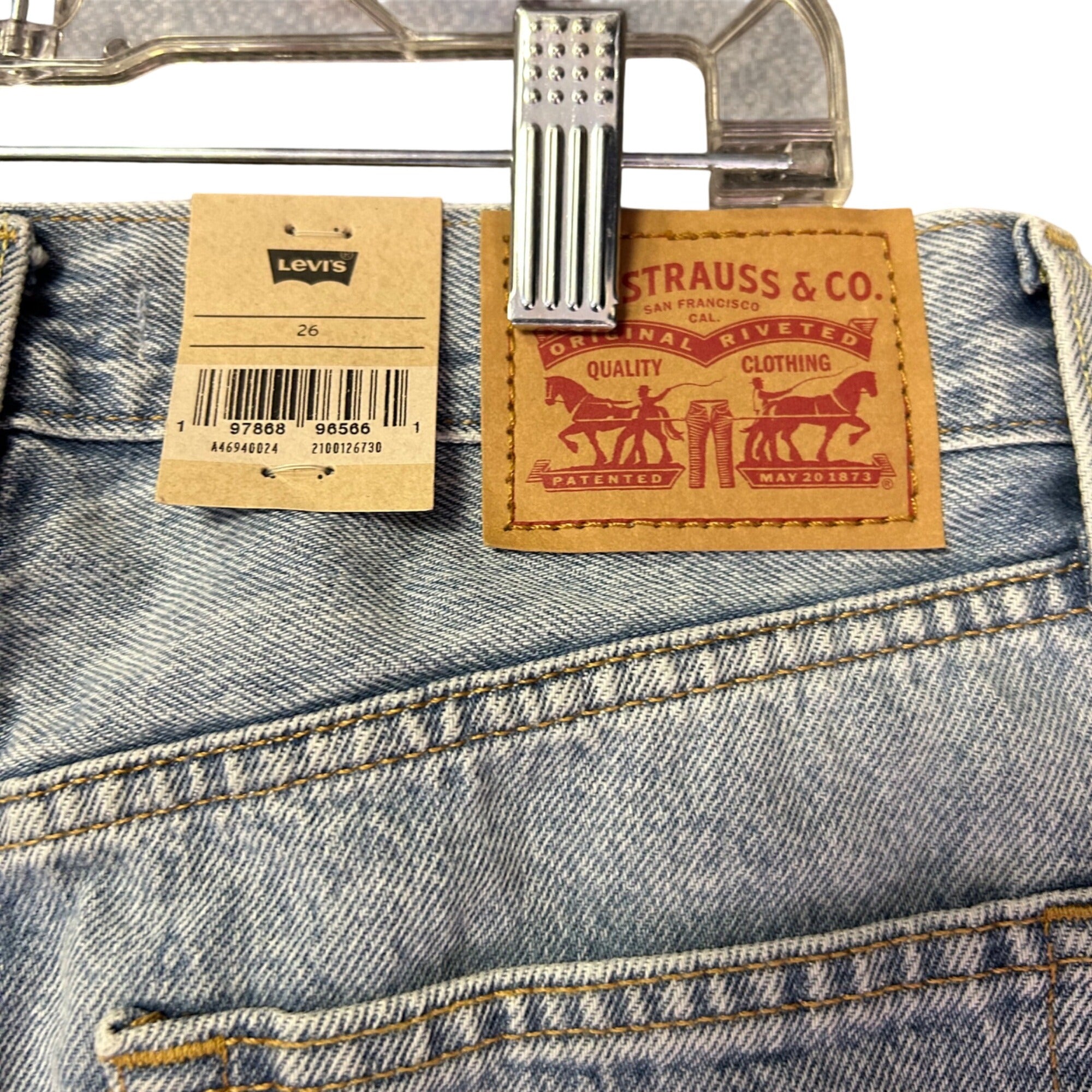 K-306 Levis Womens Icon Denim Skirt Mid-Rise Light Wash Raw Hem Size 26