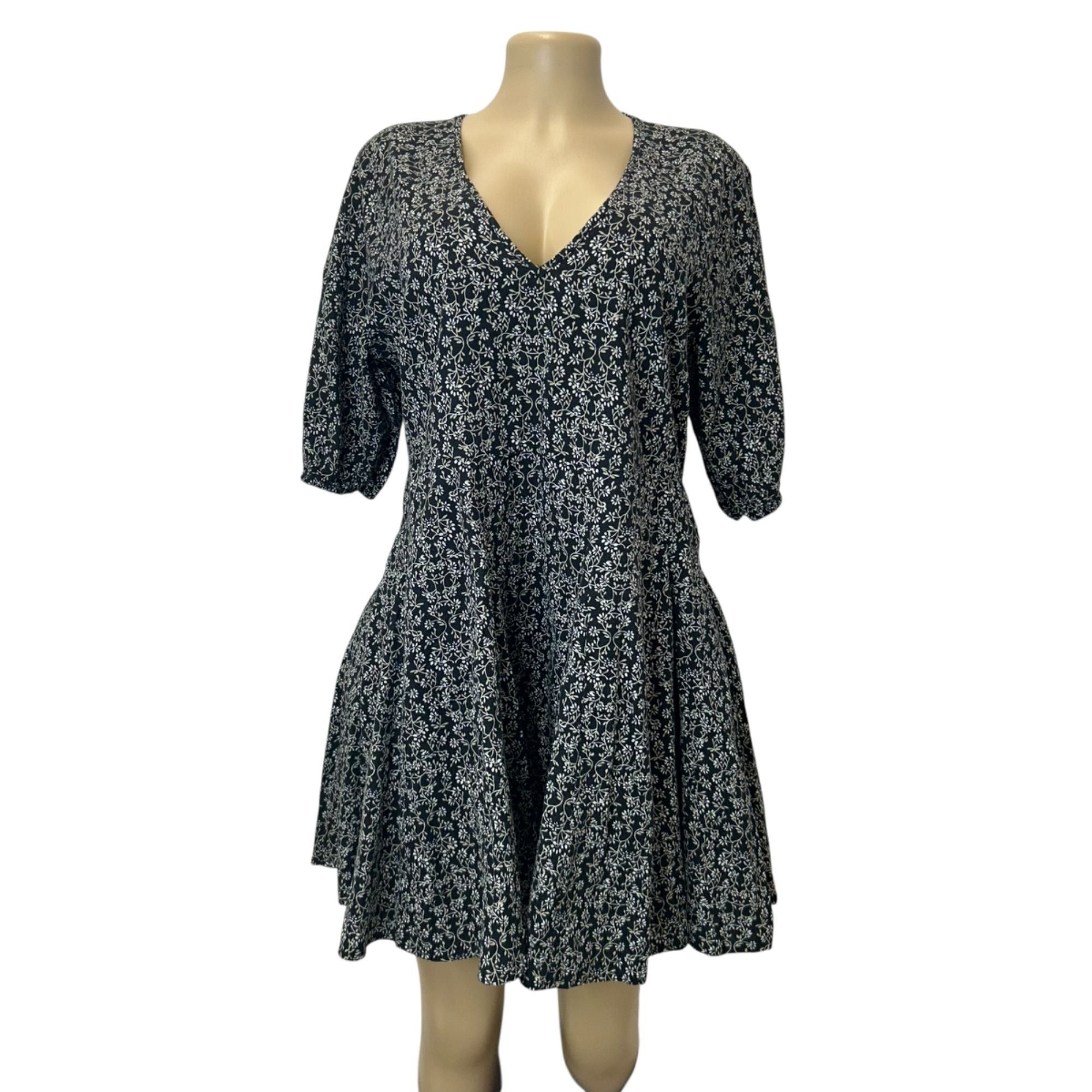K-234 Universal Thread Size Medium Black & White Floral Print Dress Puff Sleeve
