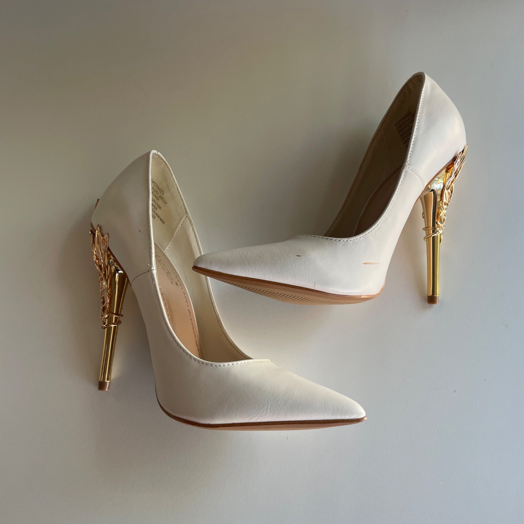 Shoe Dazzle "Esperanza" Glam Pumps White Gold Closed Pointed Toes Heels Size 6.5